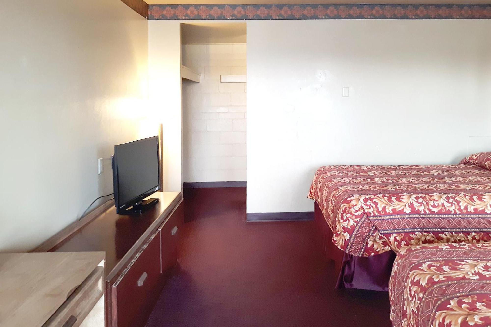 Oyo Hotel Kings At Clovis Exterior foto